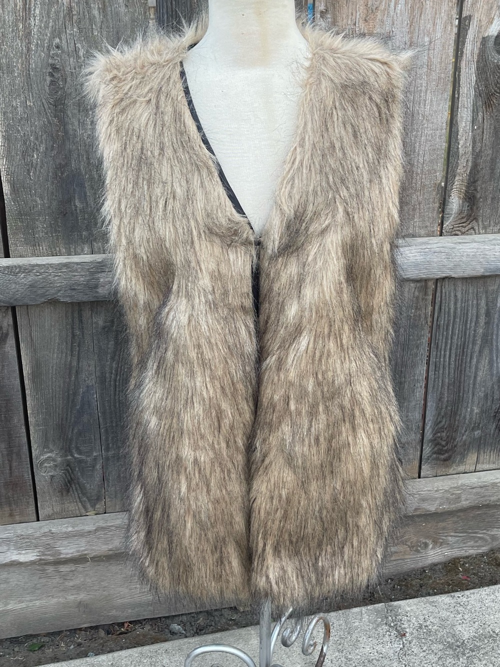 AIXIRUI Women’s Long Faux Fur Vest – Size L – Soft & Cozy Winter Layer